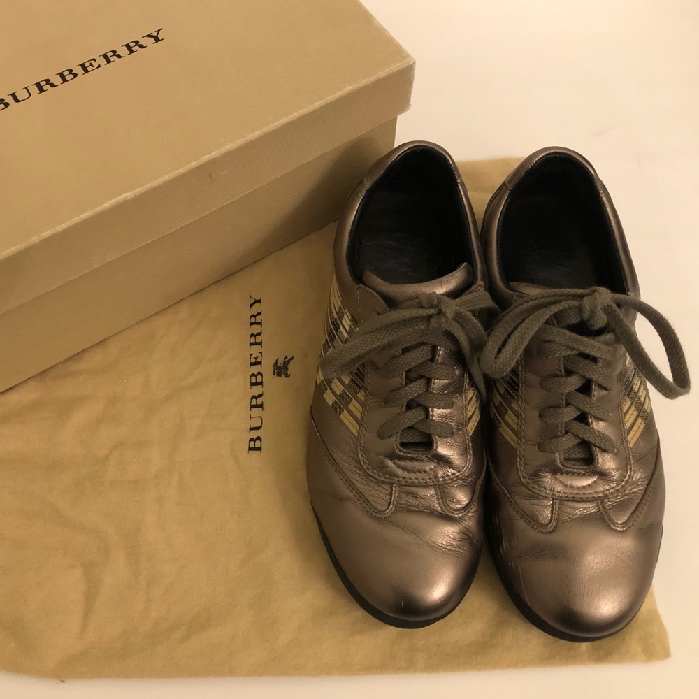 Authentic Burberry Sneakers Comfort Tennis Shoes Women’s Size 5 Logo DustBag Box